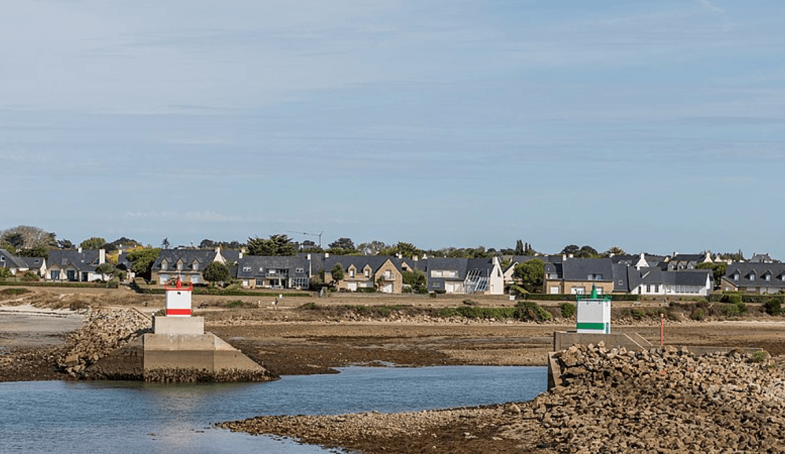 Harbor Entrance Lights - NAVRON Lighting Solutions